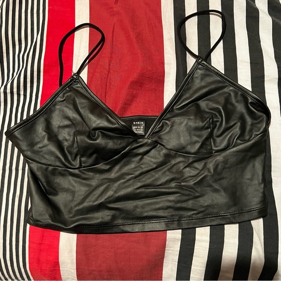 Shein, black top, cropped - Picture 3 of 4